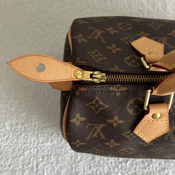 Louis Vuitton Monogram Speedy 30 - Picture 4 of 17